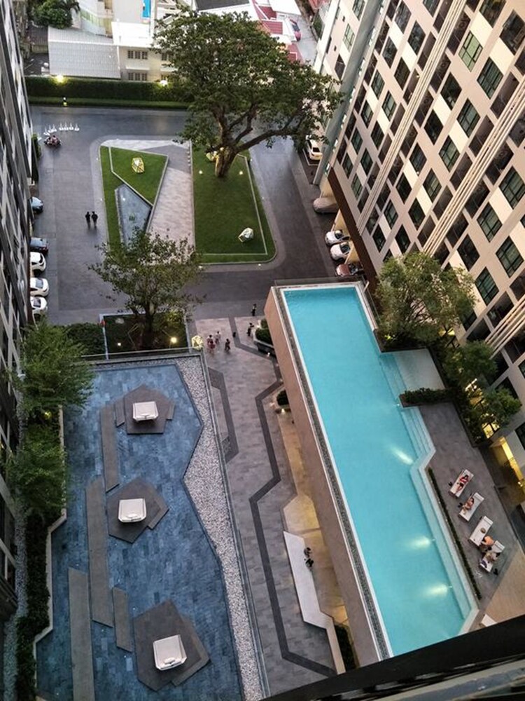 A Luxury 2 Bedrooms The Base Downtown
