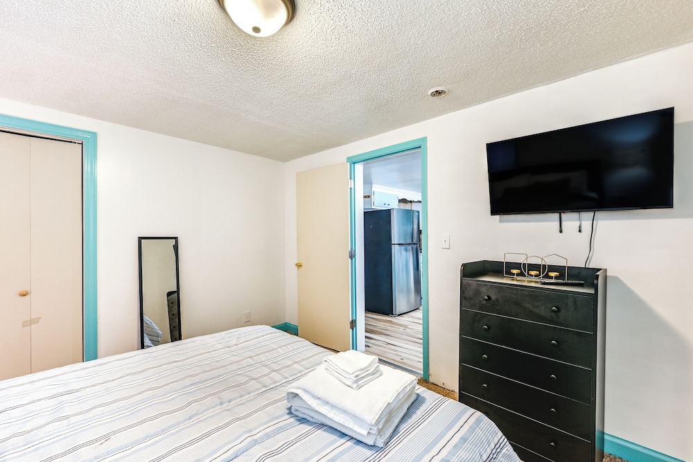 1 Mi to Stadium: Home w/ Porch in Greenville!