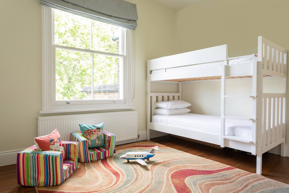 Bassett Road XII by Onefinestay
