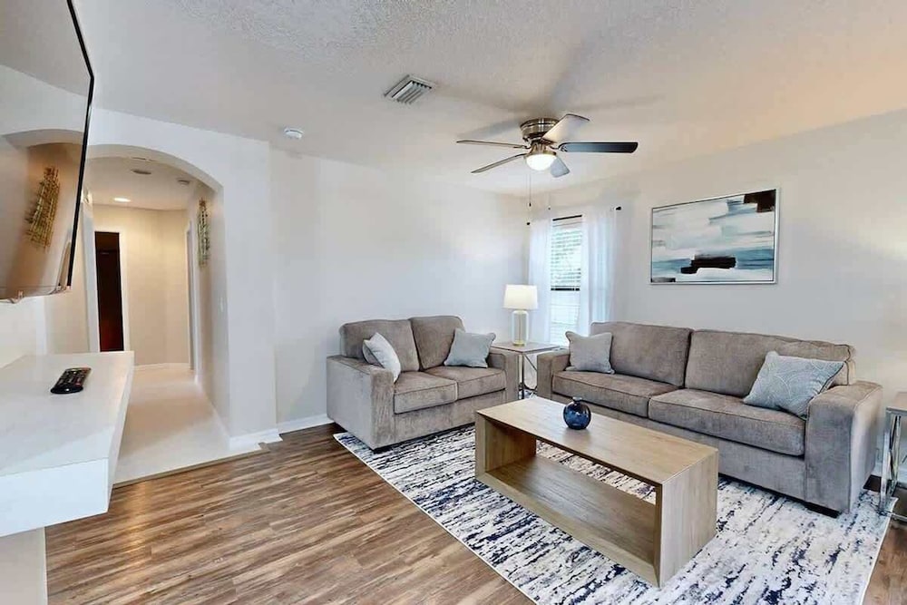 Brooksville Retreat! 3 Bed, 2 Bath!