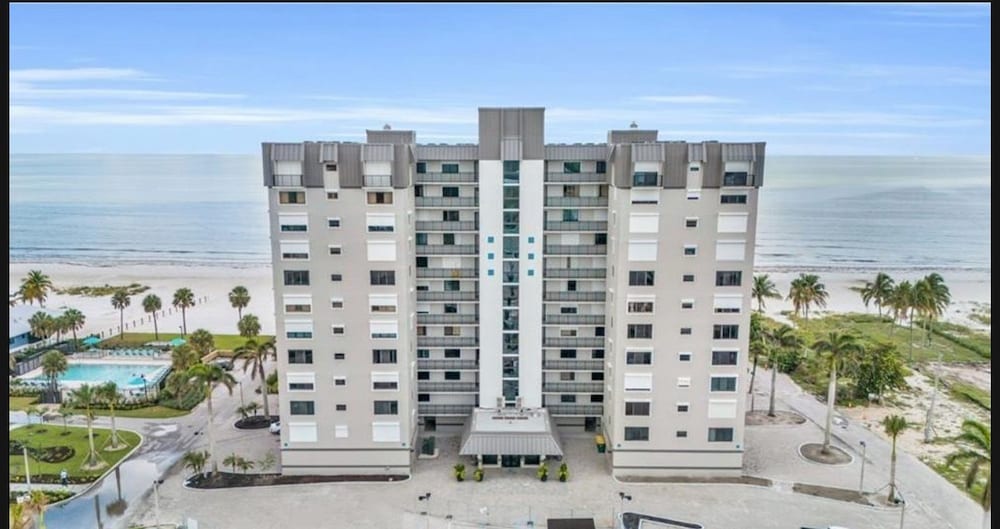 Caper Beach Club Penthouse 2