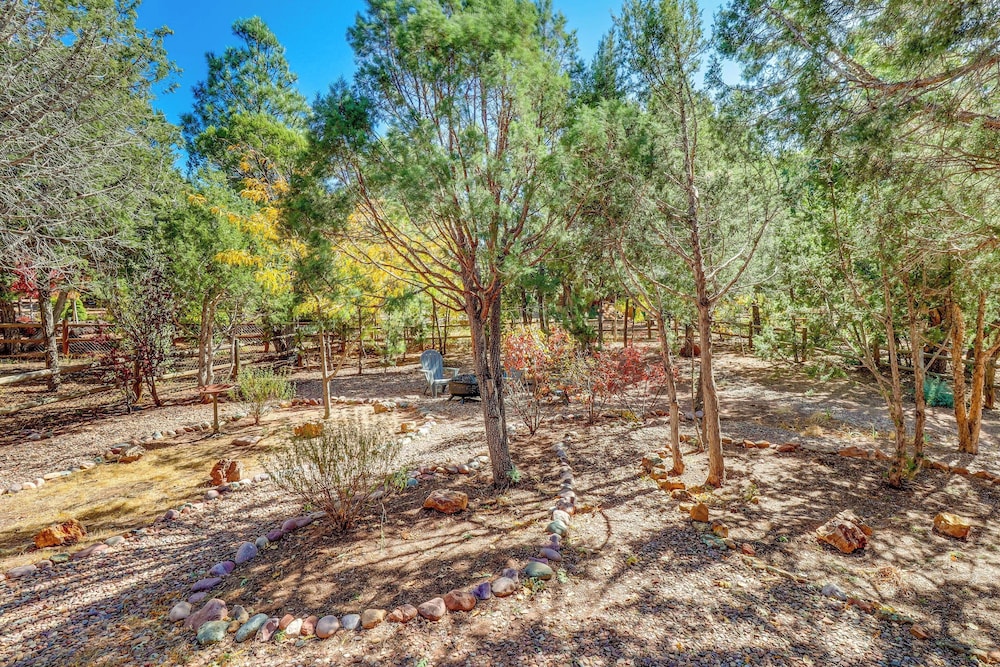 Pet-friendly Show Low Cabin w/ Patio & Gas Grill!