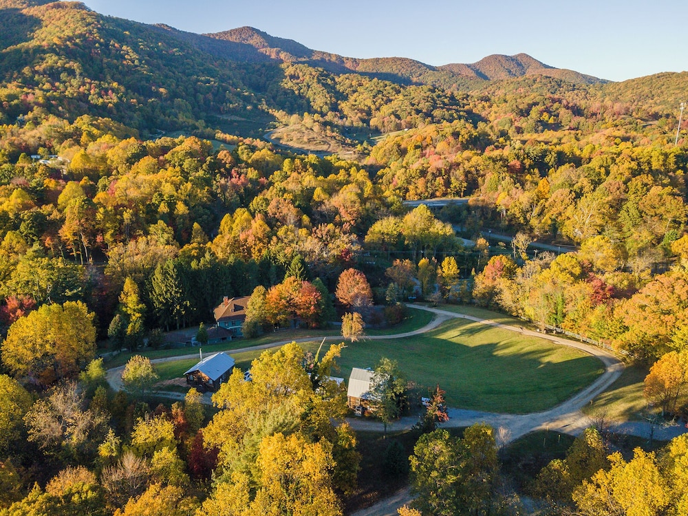 Engadine Inn  Cabins - Property Image 157