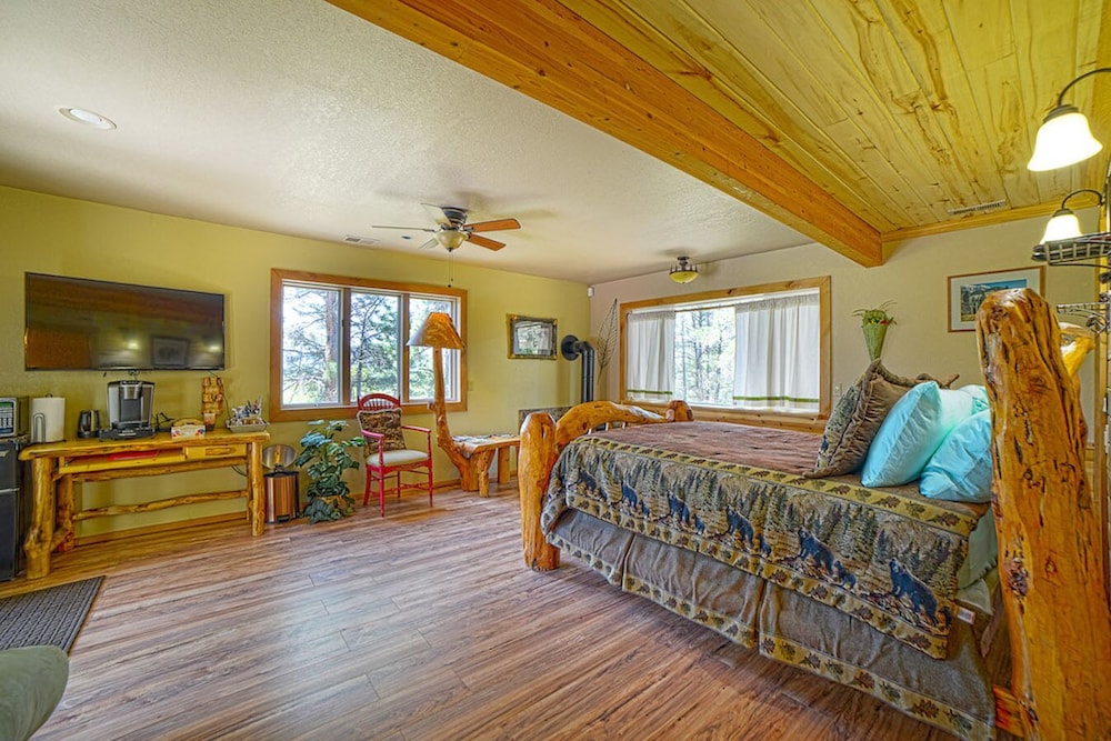 IVACAZ Suites on the Golf Course