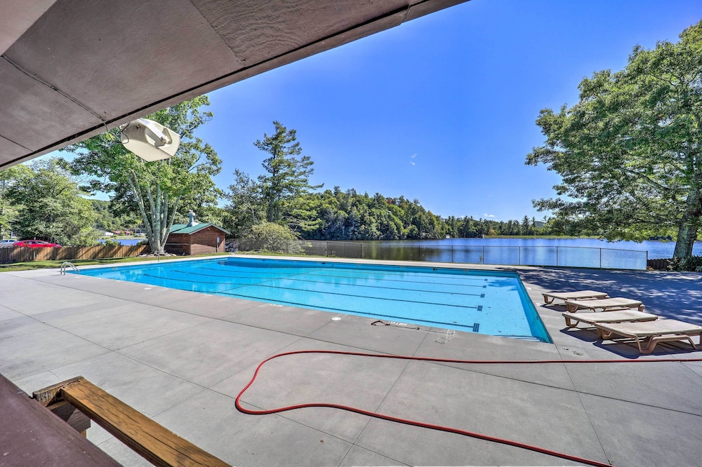 Hike, Swim, Ski & More: Pet-friendly Newland Home!
