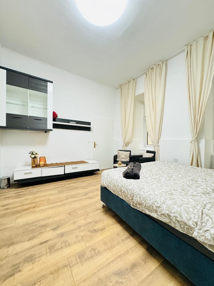 5BR Apt 10min to Matzleinsdorfer