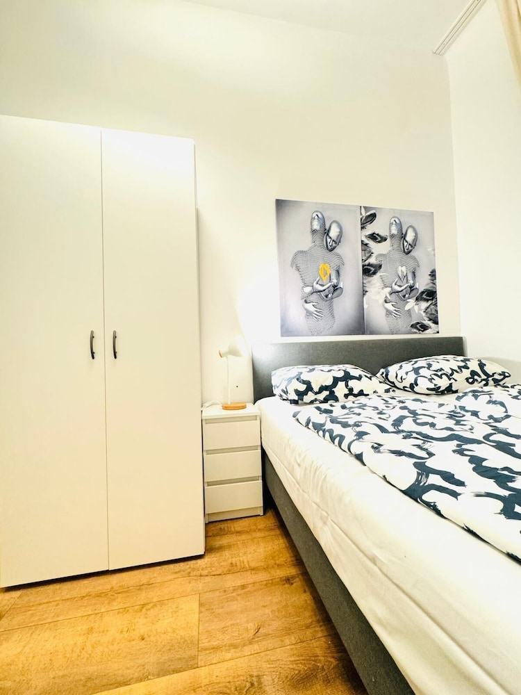 5BR Apt For 10 Walk to Kaufpark Alterlaa