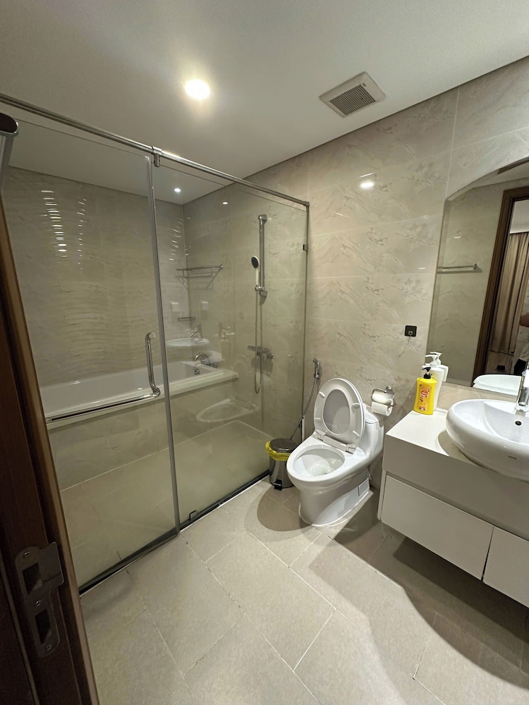The Aquamarine Landmark Suites - Poolside Access at L4B