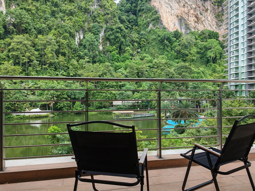 Mountain & Lake Views' Suite Cycas