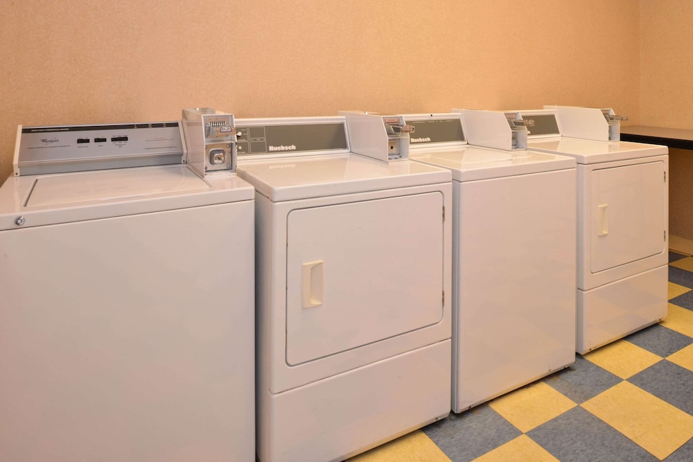 Collinsville Vacations - Quality Inn Dutch Inn - Property Image 16