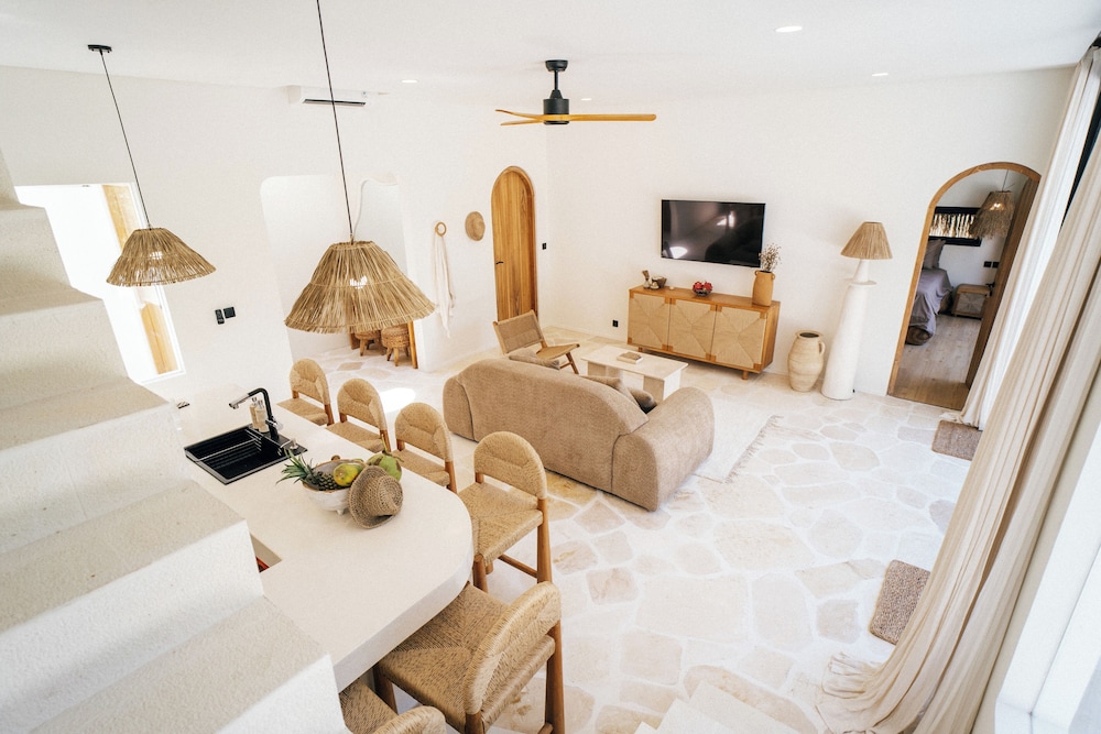 Trendy Boho 3BR Cozy Living 5min to La Brisa