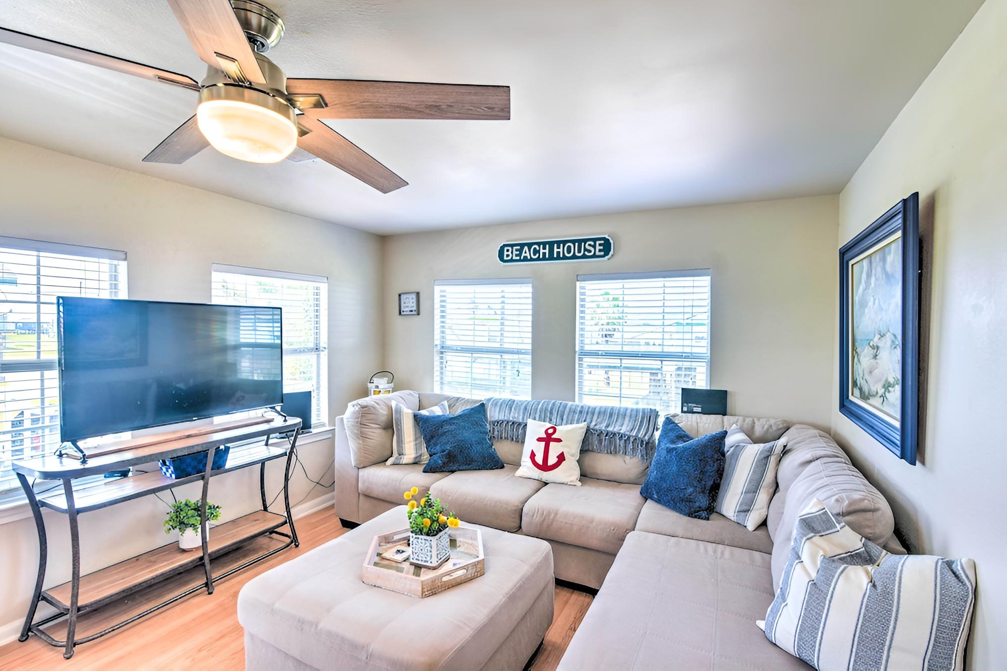 Vibrant Freeport Home: Walk to Sunny Beaches! view 5