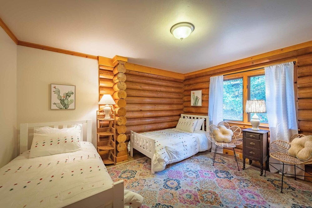 Oakwood Lodge