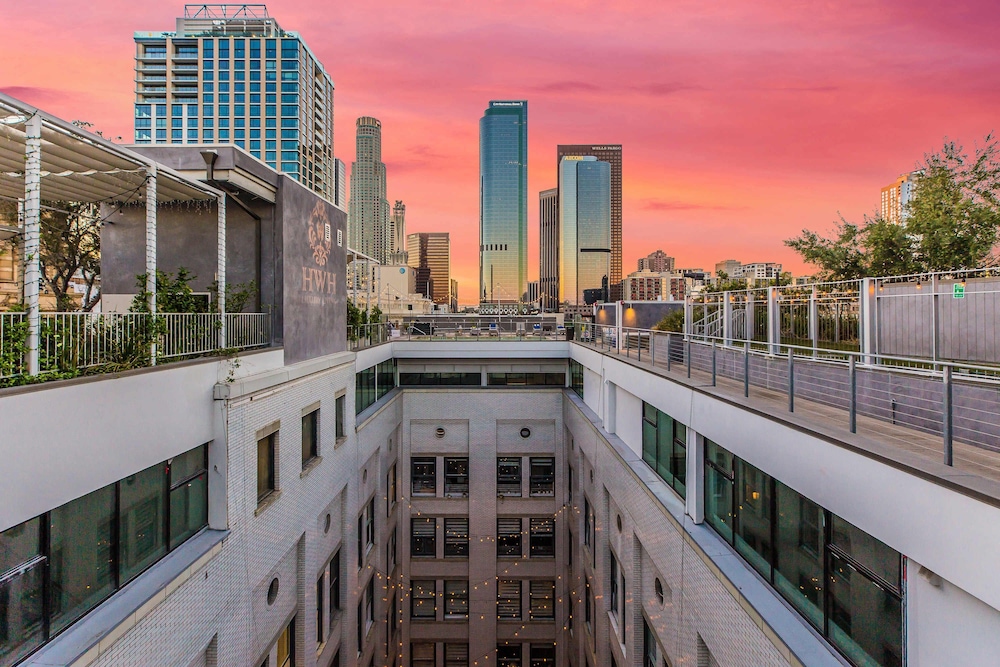 Stylish XL 2br/2ba At HWH by Oneluxstay