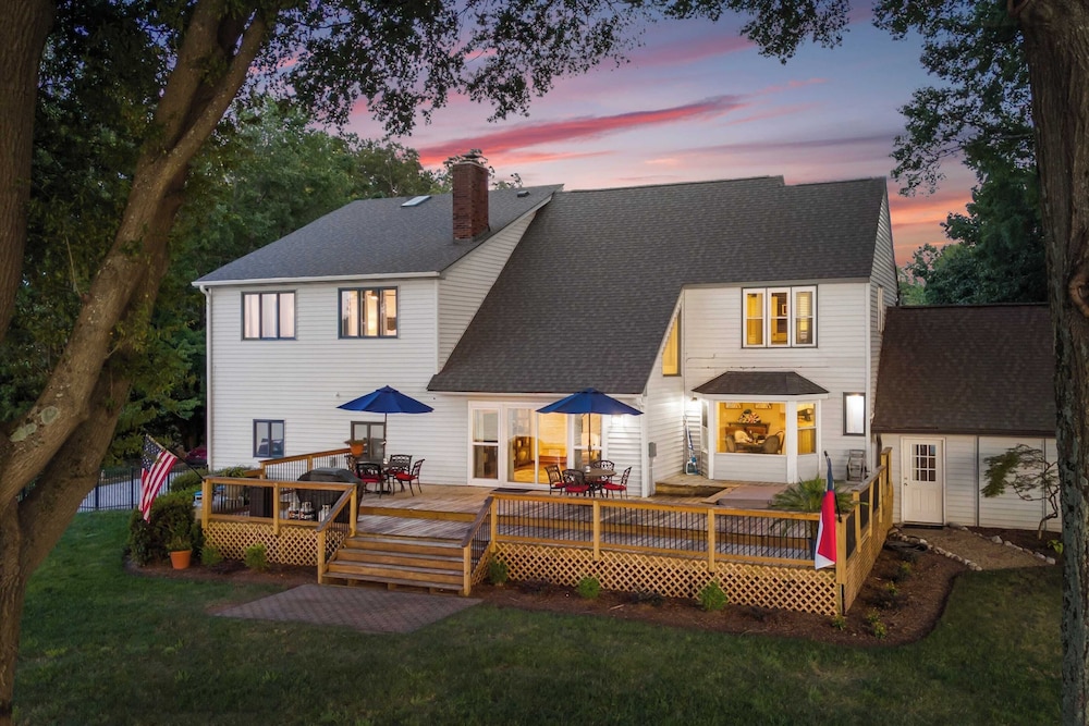 Lakefront Home w/ Dock, Game Room & Hot Tub Ponderosa Peninsula by Avantstay