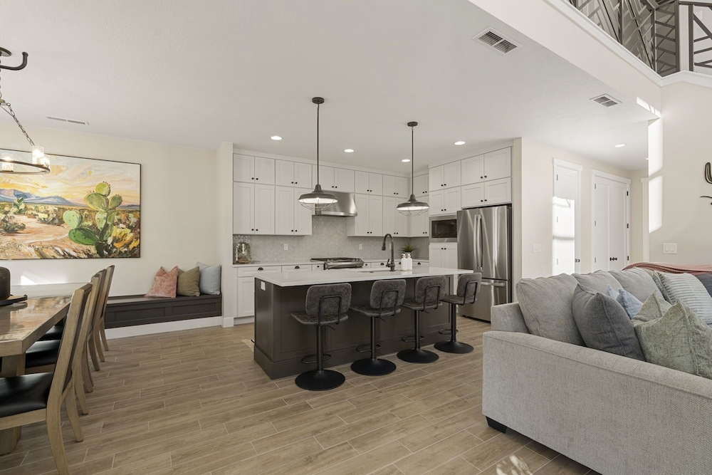 Southwest Getaway 6 Bedroom Home