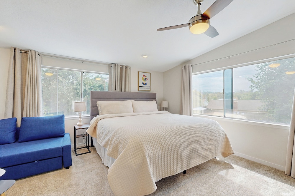 4BR Dog-friendly Home w/ Pool, Spa, Grill & A/C