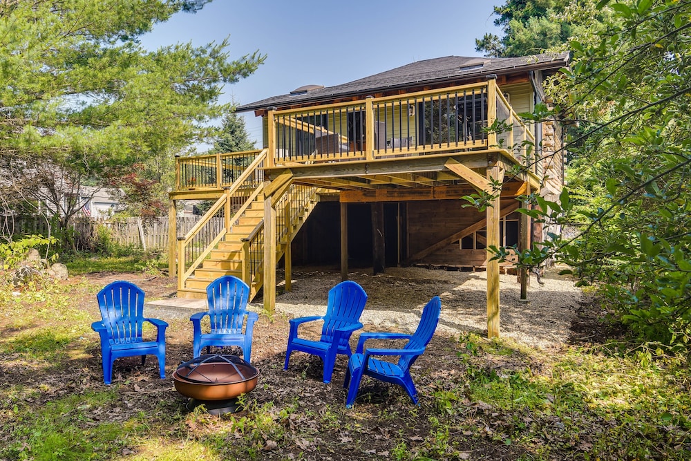 Fairhaven Harbor-front Gem - Steps From the Water!