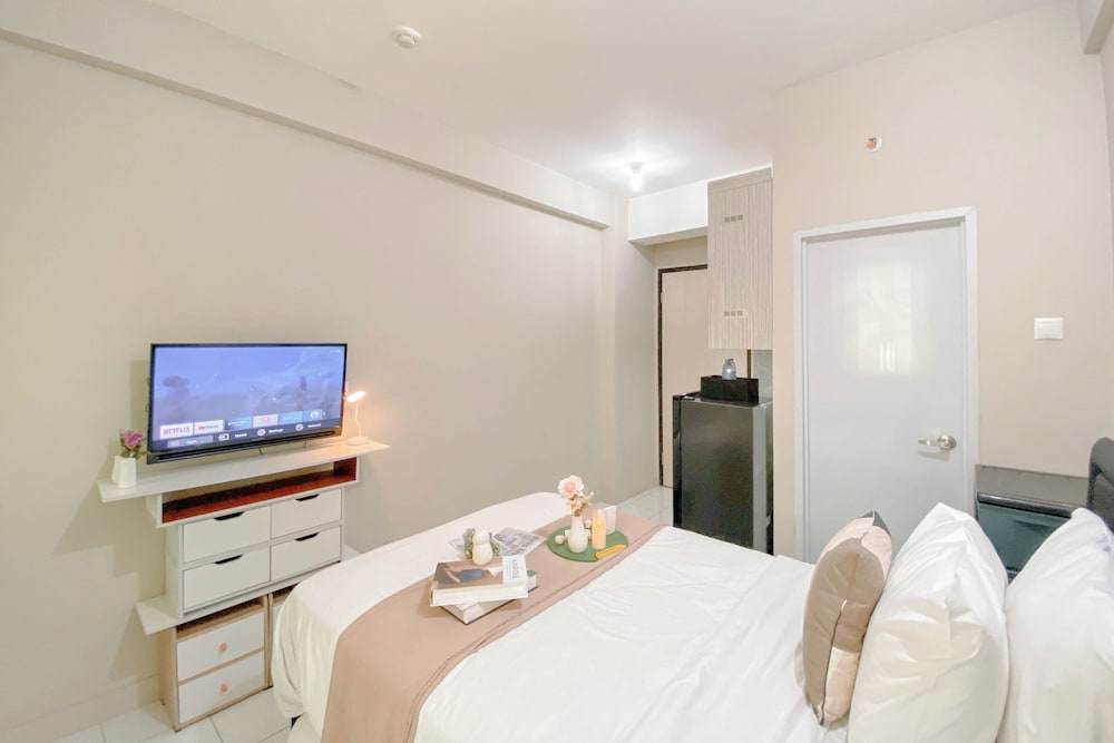 Cozy and Well Furnished Studio Grand Kamala Lagoon Apartment