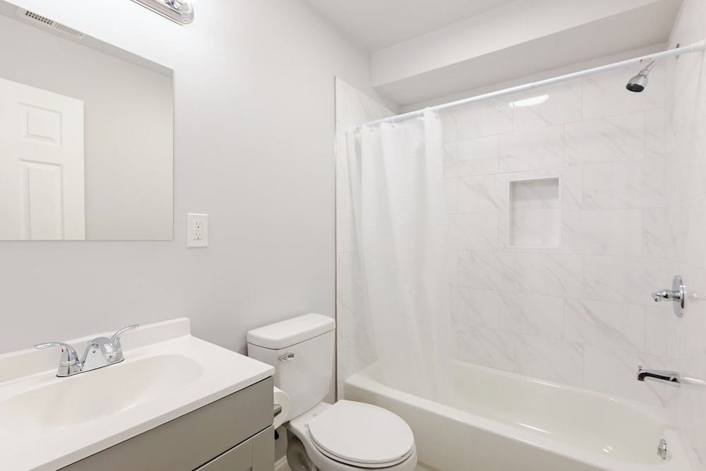 Chic & Cozy Philly Stay in City Center