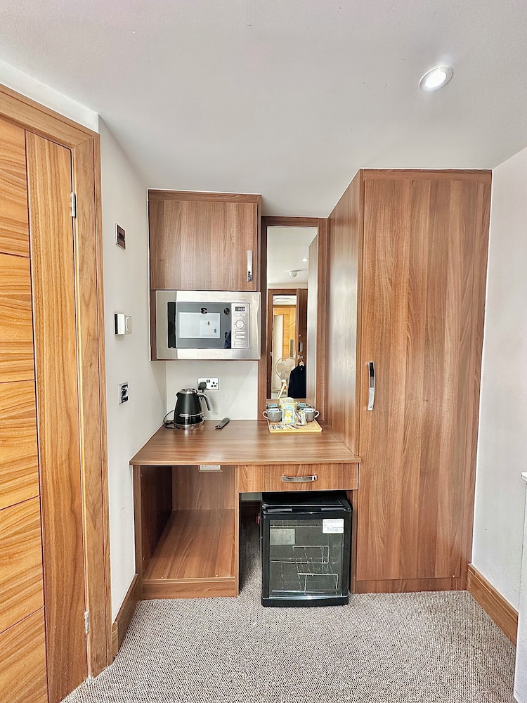 205 Earls Court