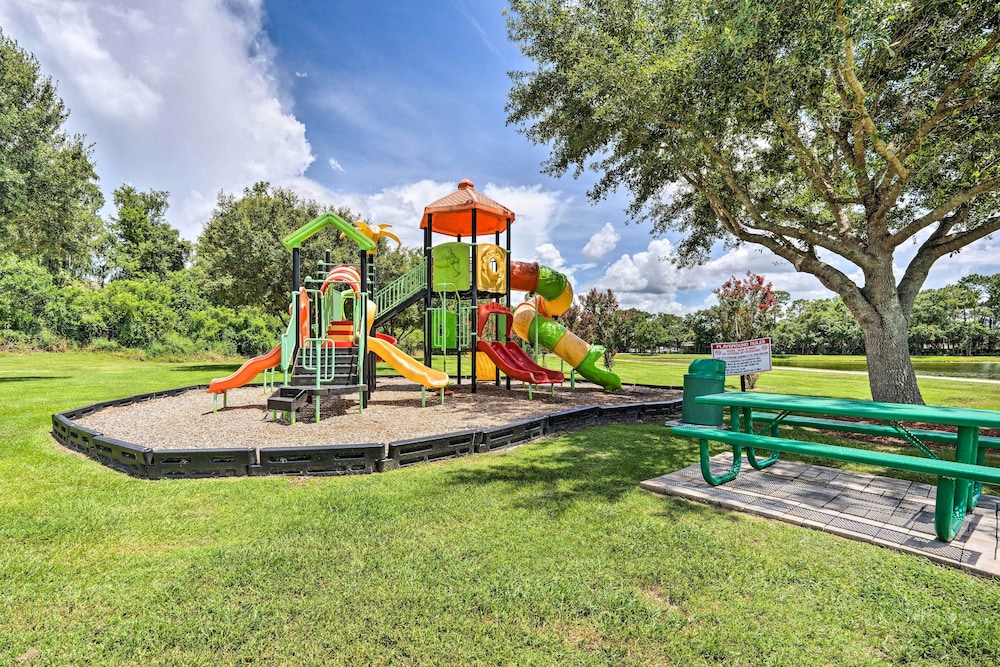 Townhouse in Lake Berkley Resort! 5 Mi to Old Town