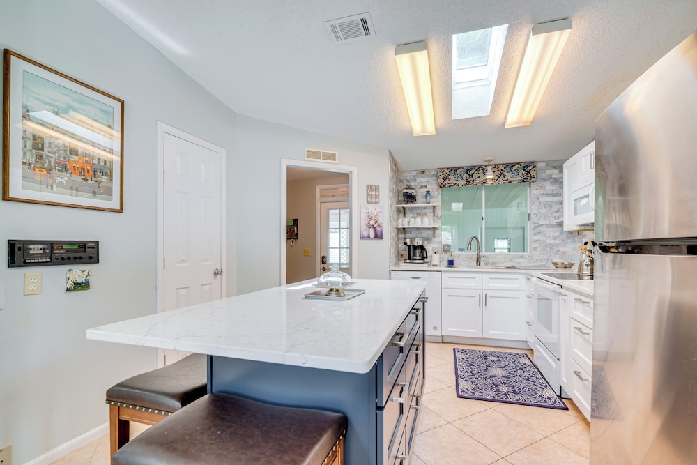 Hilltop Golf Course Cottage in The Villages!