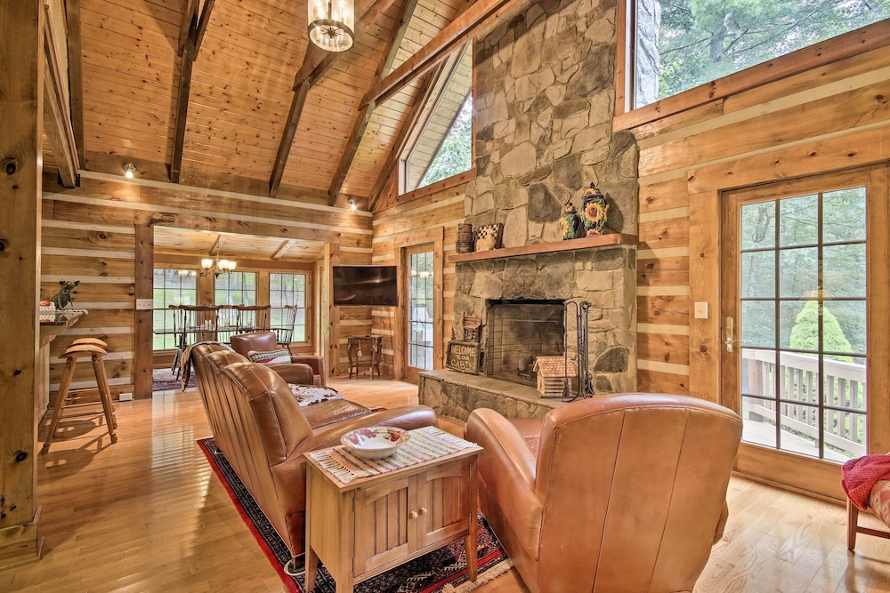 Creekside Berkeley Springs Cabin on 35 Acres! - Property Image 22