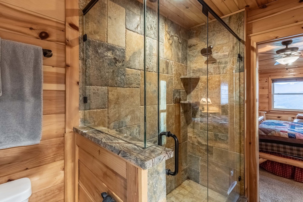 Luxury 4200 Sqft Log Cabin on 50 Acres Sleeps 16