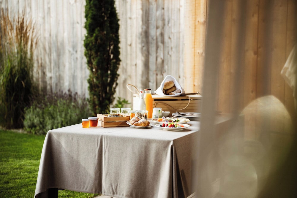 Amolaris Garden Loges & Guesthouse