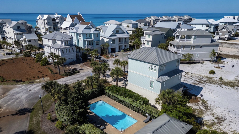 5BR Sleeps 14 in Seagrove Beach, Golf Cart, 6 Bikes, Pool + Free Attractions!