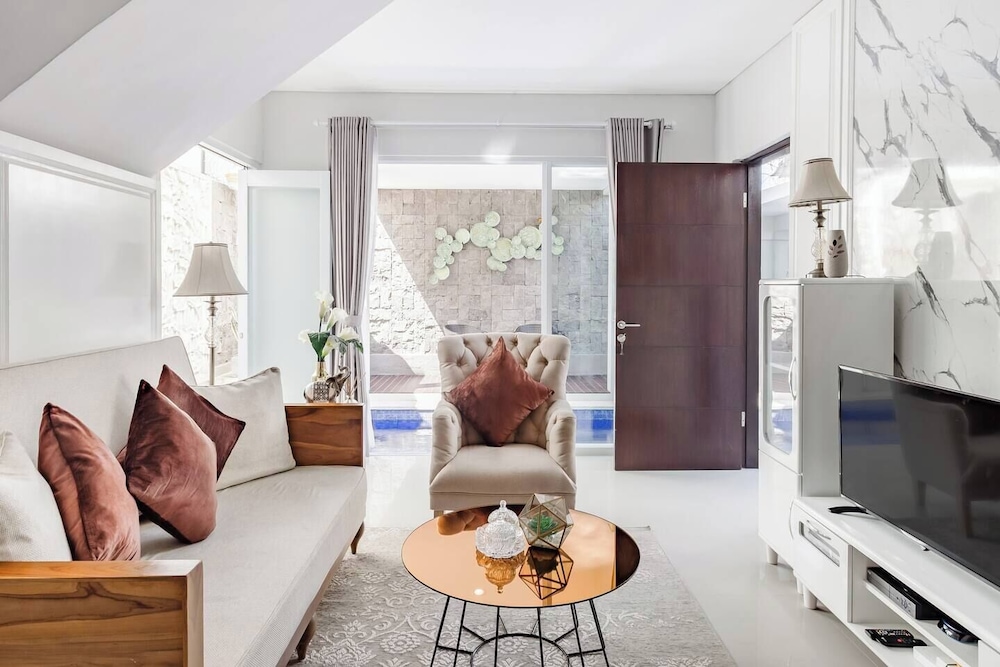 Saka Luxury Villa