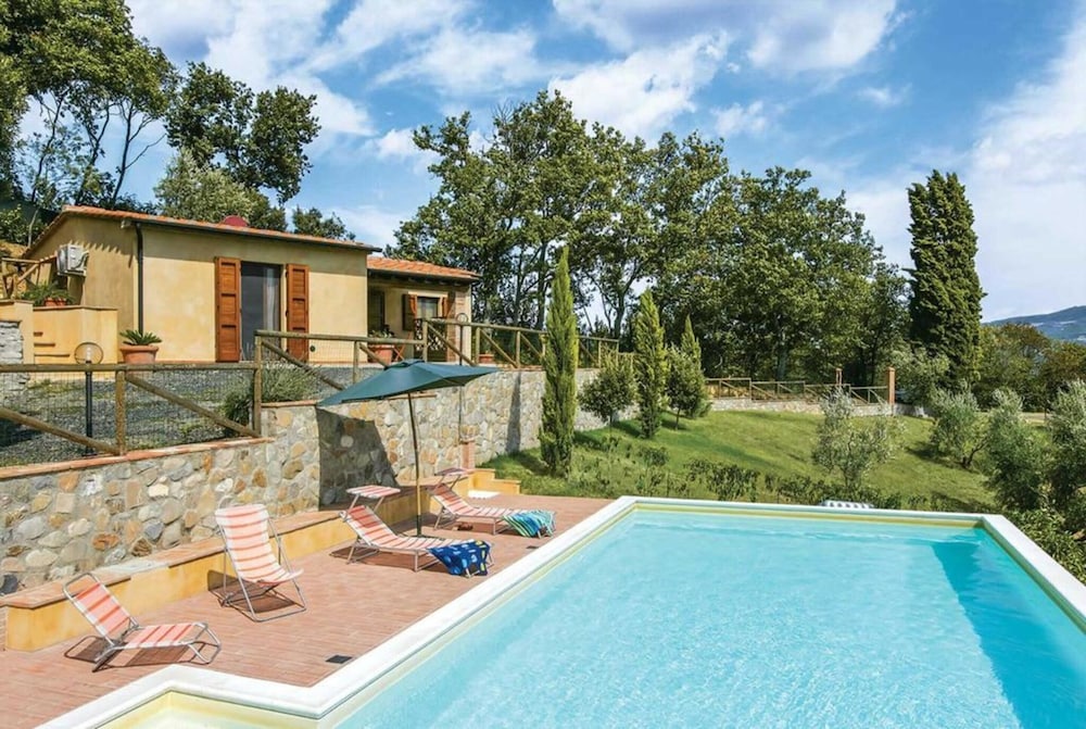 Villa Lustignano view 4