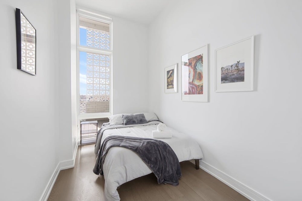 4-bedroom Penthouse w 2 Large Balconies Rooftop