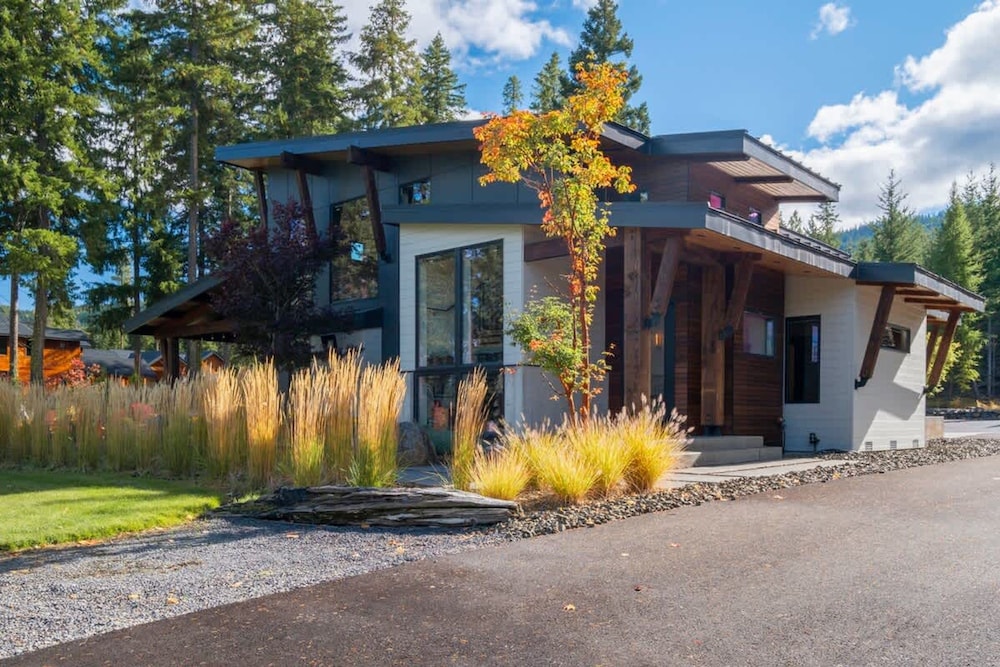 Architecturally Stunning Cle Elum Luxury Retreat