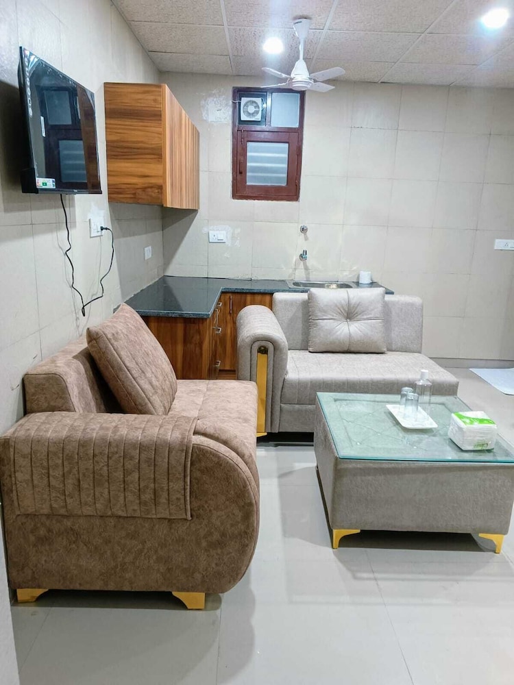 Soooper Hotel