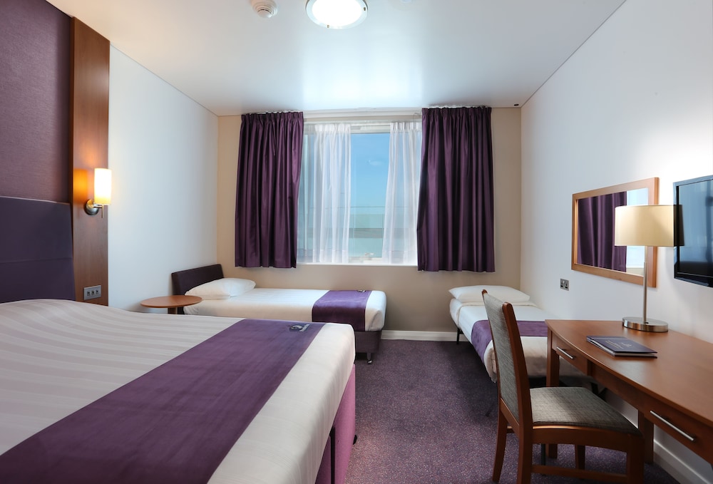 Premier Inn Abu Dhabi Airport (Business Park) Hotel 4