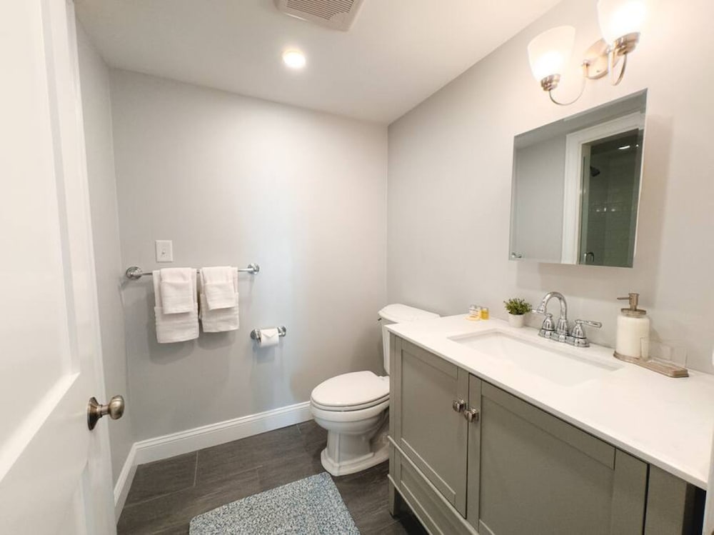 Charming Hyannis 3 Bed 2 Bath