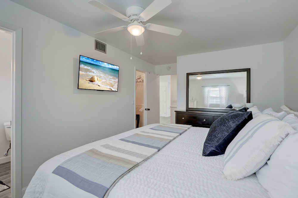 Luxury Pool Dog Friendly Central To Naples And Marco Island By Sky Run Naples 3 Bedroom Home
