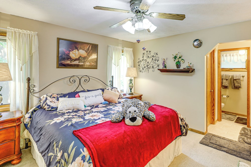 5 Mi to Platte River: Inviting Bellevue Rental