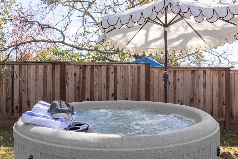Jasmine by Avantstay Entertainers Paradise w Hot Tub Pool Table Large Patio