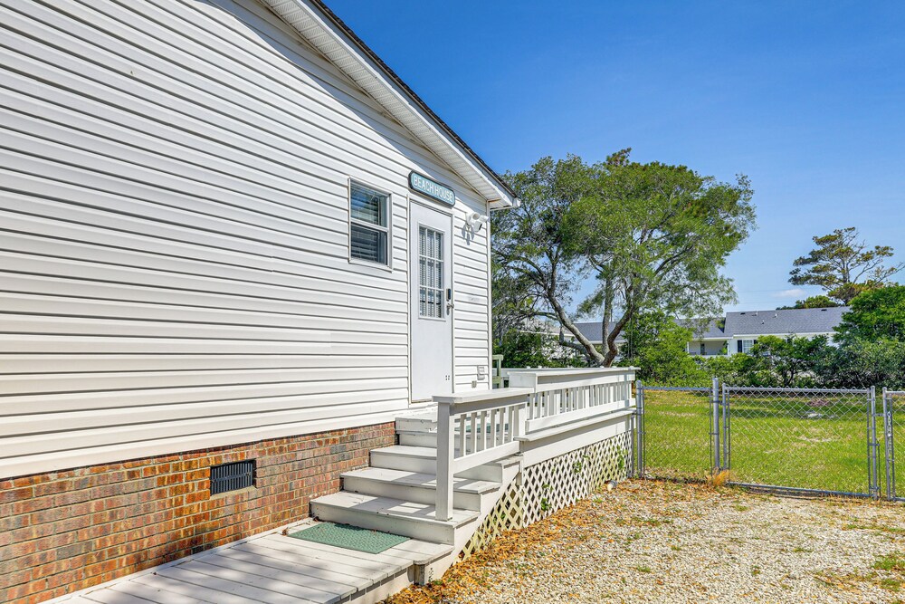 2 Blocks to Crystal Coast: Family-friendly Retreat
