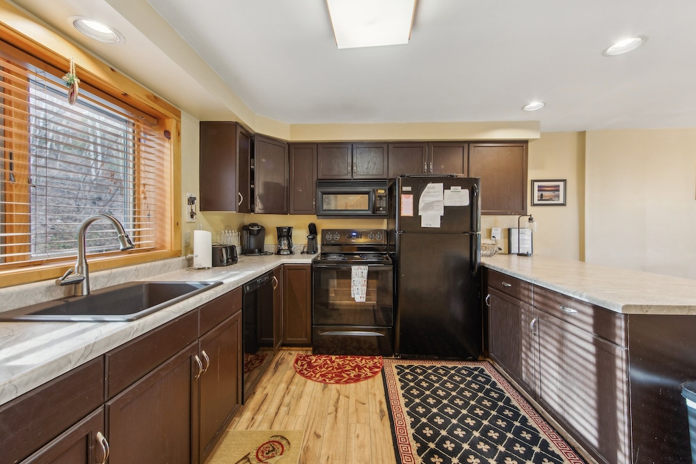Straight Brook 5d - Adirondack-style Townhome 2 Bedroom Townhouse by The Summit at Gore Mountain