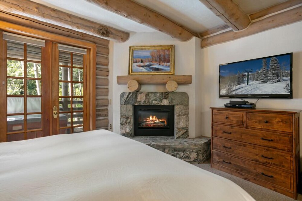 Pine Inn 9 - Two Bedroom with Spa Trail's End Lodge 2 Condo