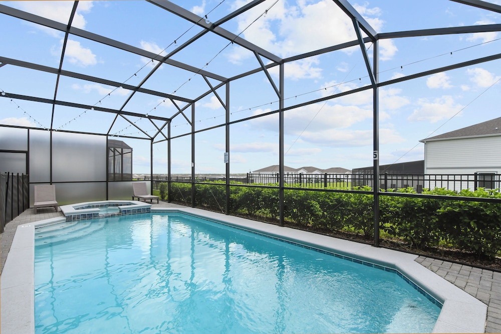 Luxury Stay: Pool, Games, Themed Rooms