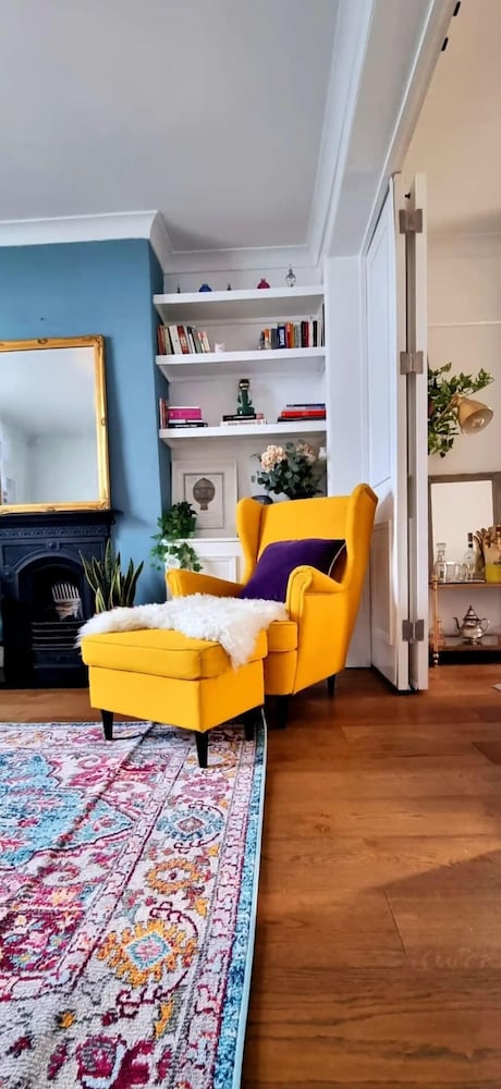 Stylish 3 Bedroom Townhouse in Brockley With Large Garden