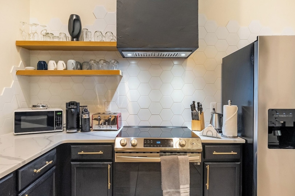 Private King BR + Pool Access Near Disney