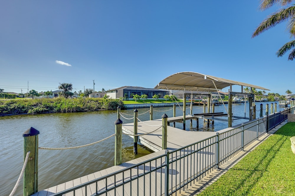'paradise Palms' Cape Coral Home w/ Dock!