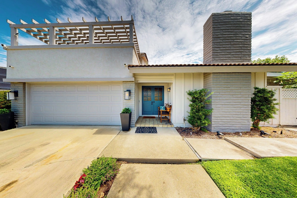 4BR Dog-friendly Home w/ Pool, Spa, Grill & A/C