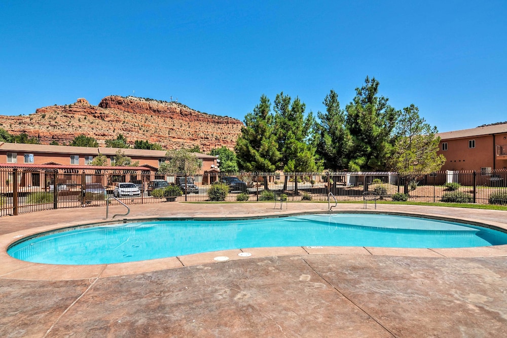 Kanab Condo w/ Pool & AC < 1 Mi to Attractions! view 3